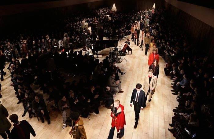 Burberry gooit roer om met catwalkshows en verkoopstrategie