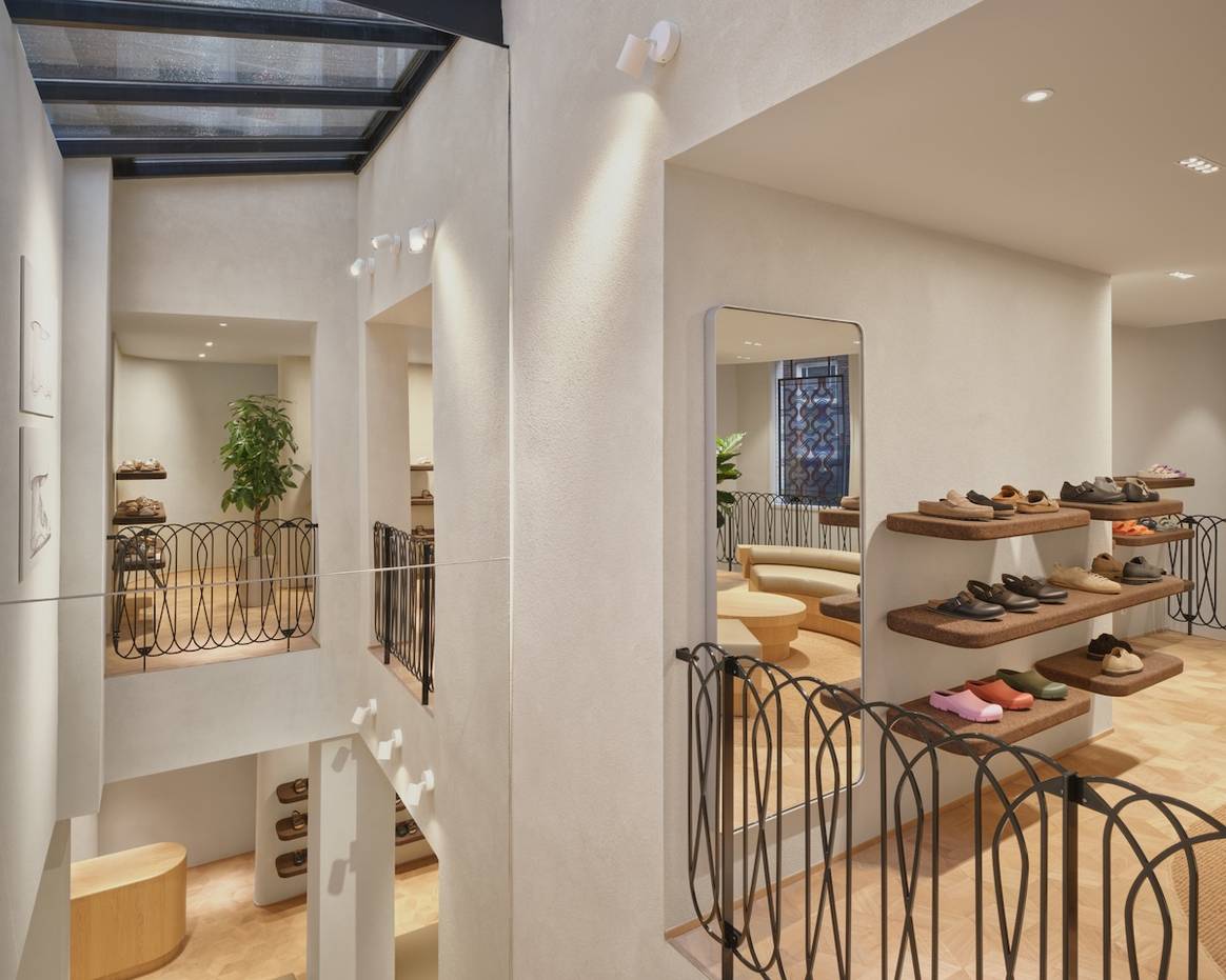 Der Birkenstock-Store in Den Haag erstreckt sich über zwei Etagen