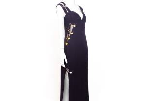 « That Dress » : l'iconique robe Versace a été adjugée à 12 090 euros
