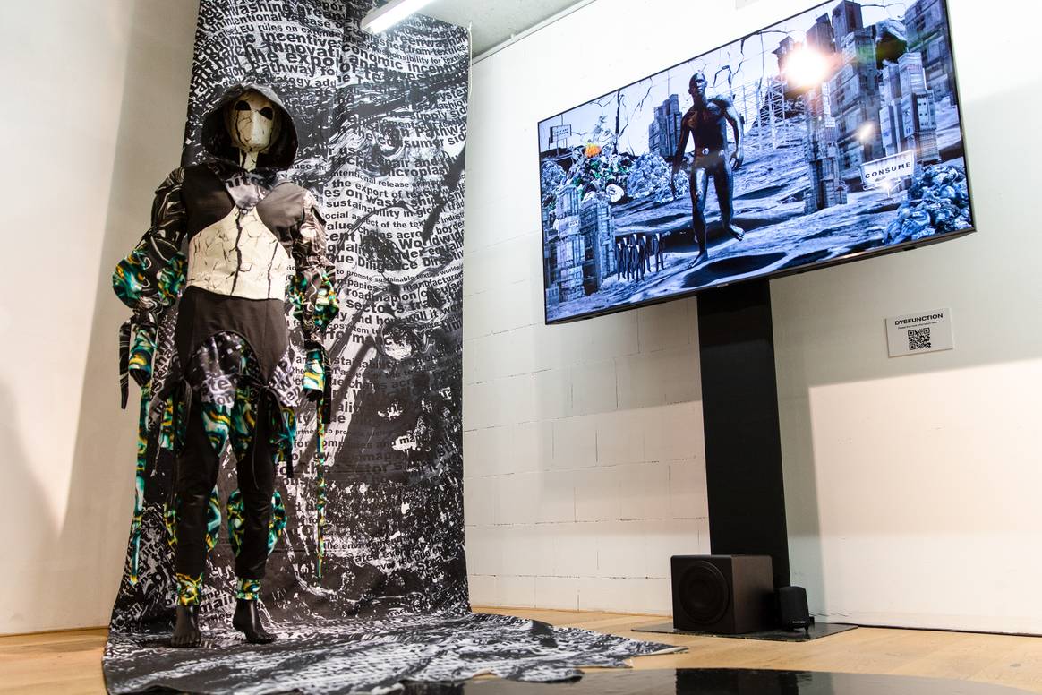 „Dysfunktionalität" ist ein düsterer Look mit Streetwear-Einflüssen. Bild: Gil Corujeira via Vorn