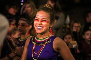 Carnaval: coleções temáticas e práticas sustentáveis oferecem oportunidades para o varejo de moda