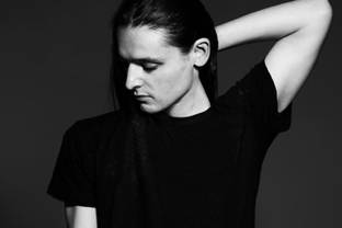 Olivier Theyskens revient avec sa marque