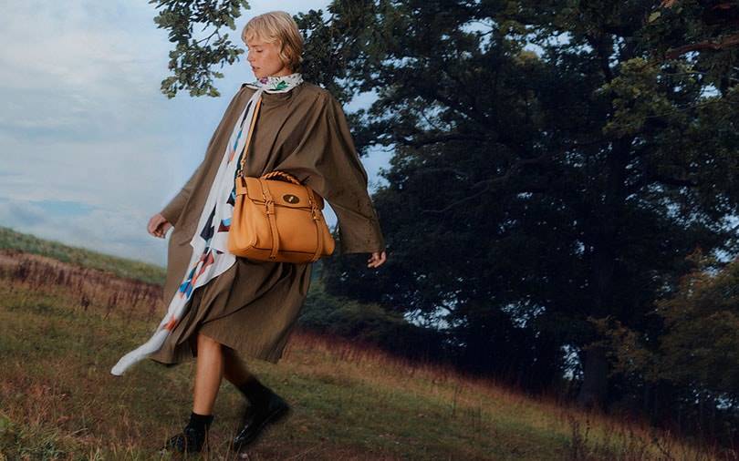 Mulberry sponsert Taschenausstellung und legt den Klassiker neu auf