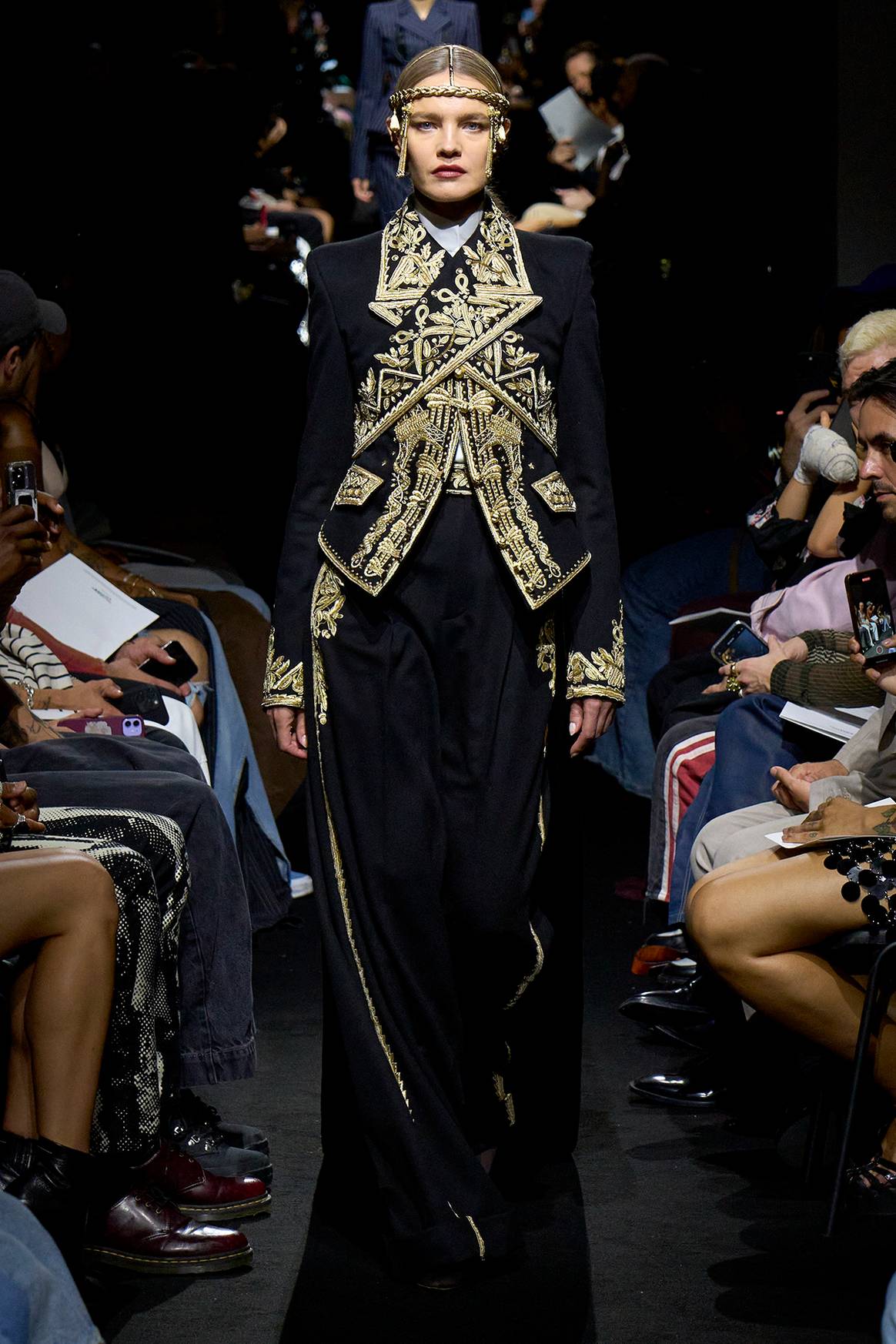 Créditos: Jean Paul Gaultier, por Julien Dossena, colección de Alta Costura para la temporada Otoño/Invierno FW23. Spotlight Launchmetrics.