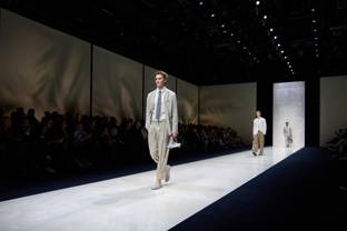 Giorgio Armani presenta en Milán su colección masculina para Primavera/Verano 2025 