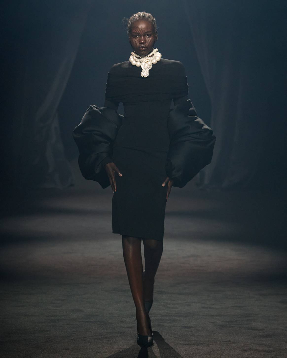 Look van Alber Elbaz, beeld via AZ Factory