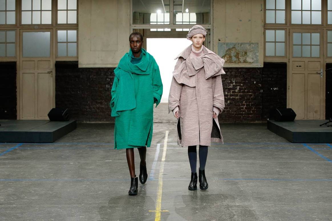 Pour la saison automne-hiver 2019, Issey Miyake réinvente ses modèles phares