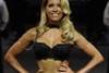 Alles draait om Sylvie van der Vaart in Hunkemöller show