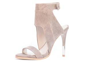 Cameron Diaz unveils footwear line