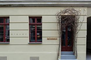 Sisley porta a Milano il nuovo concept store "rich & raw"