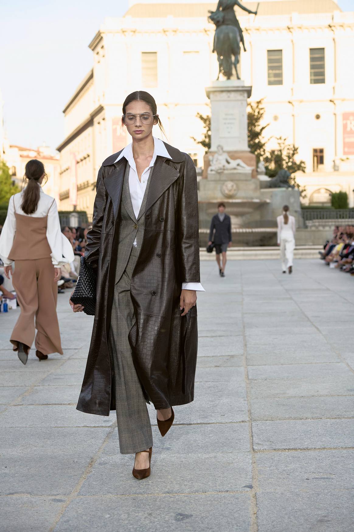 Diseño de Roberto Verino. Desfile inaugural de Madrid es Moda en la plaza de Oriente de Madrid, el sábado 13 de septiembre de 2025.