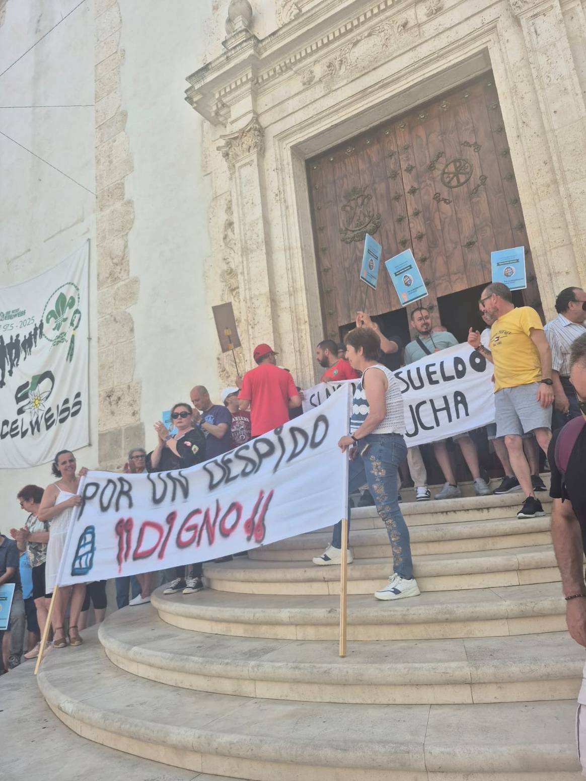 Manifestación de los trabajadores de Belda Llorens el 13 de junio de 2025 en Banyeres de Mariola, Alicante (España).