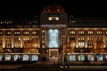  The KaDeWe Group: Galaktische Weihnachtsstimmung und Boss Kapselkollektion 