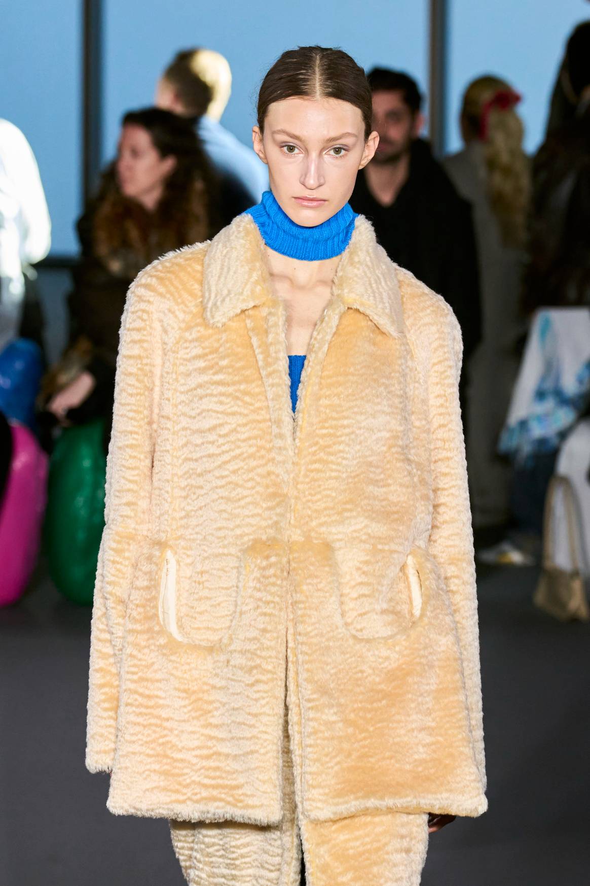 Christopher Kane FW23 infinity neck scarf
