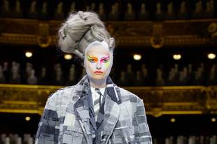 Sinfonía en gris: Thom Browne debuta en la Semana de la Alta Costura