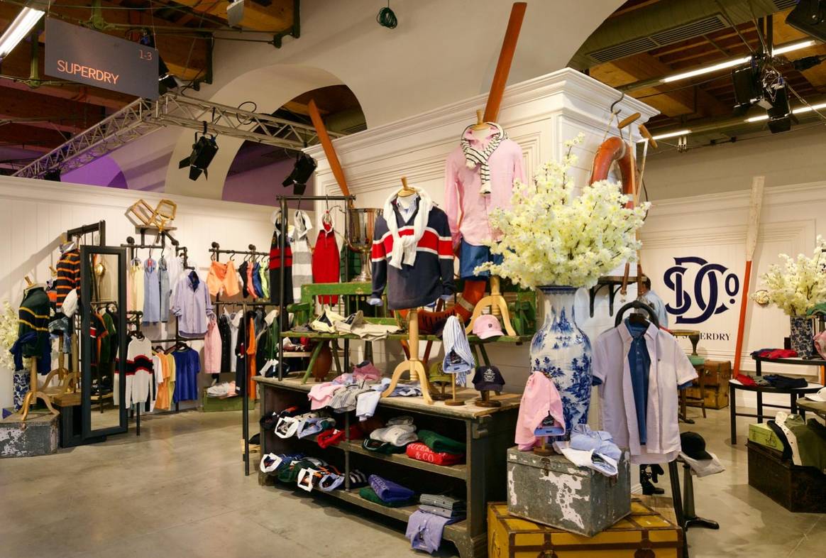 Stand di Superdry al Pitti Uomo