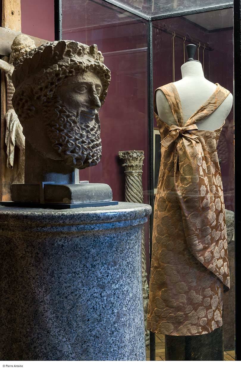 Sneak Peak: Die Balenciaga-Retrospektive ‚Balenciaga, l’Oeuvre au Noir'