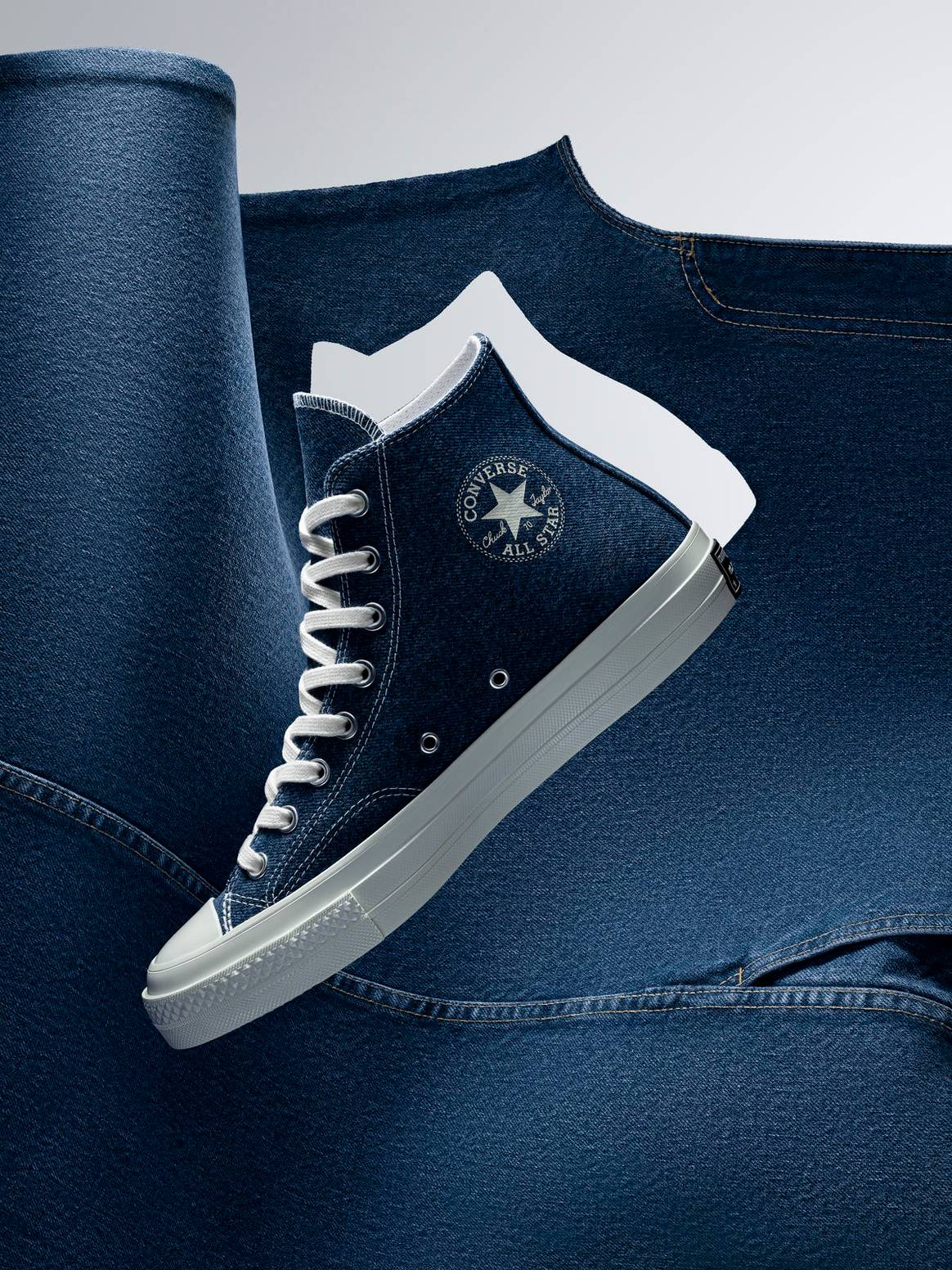 Converse amplía su colección sostenible “Renew” con nuevos modelos en denim reclinado