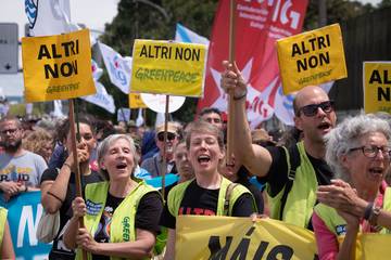 Greenpeace llama a la banca privada a no financiar la planta de Altri en Galicia