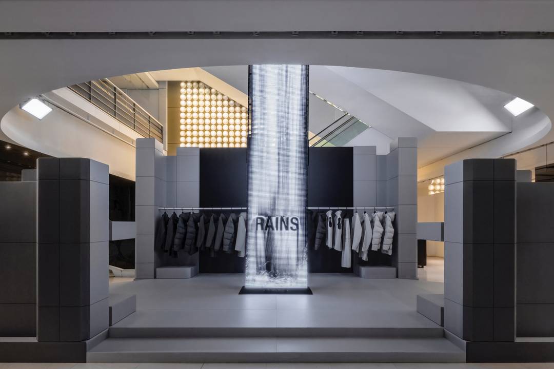 Rains eröffnet Pop-up in Galeries Lafayette