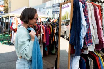 cajón A gran escala Nube La moda de segunda mano doblará al fast fashion en 2030