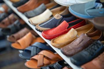 Kleding- en schoenwinkels behalen omzetplus in augustus, gestegen prijzen spelen zeker een rol