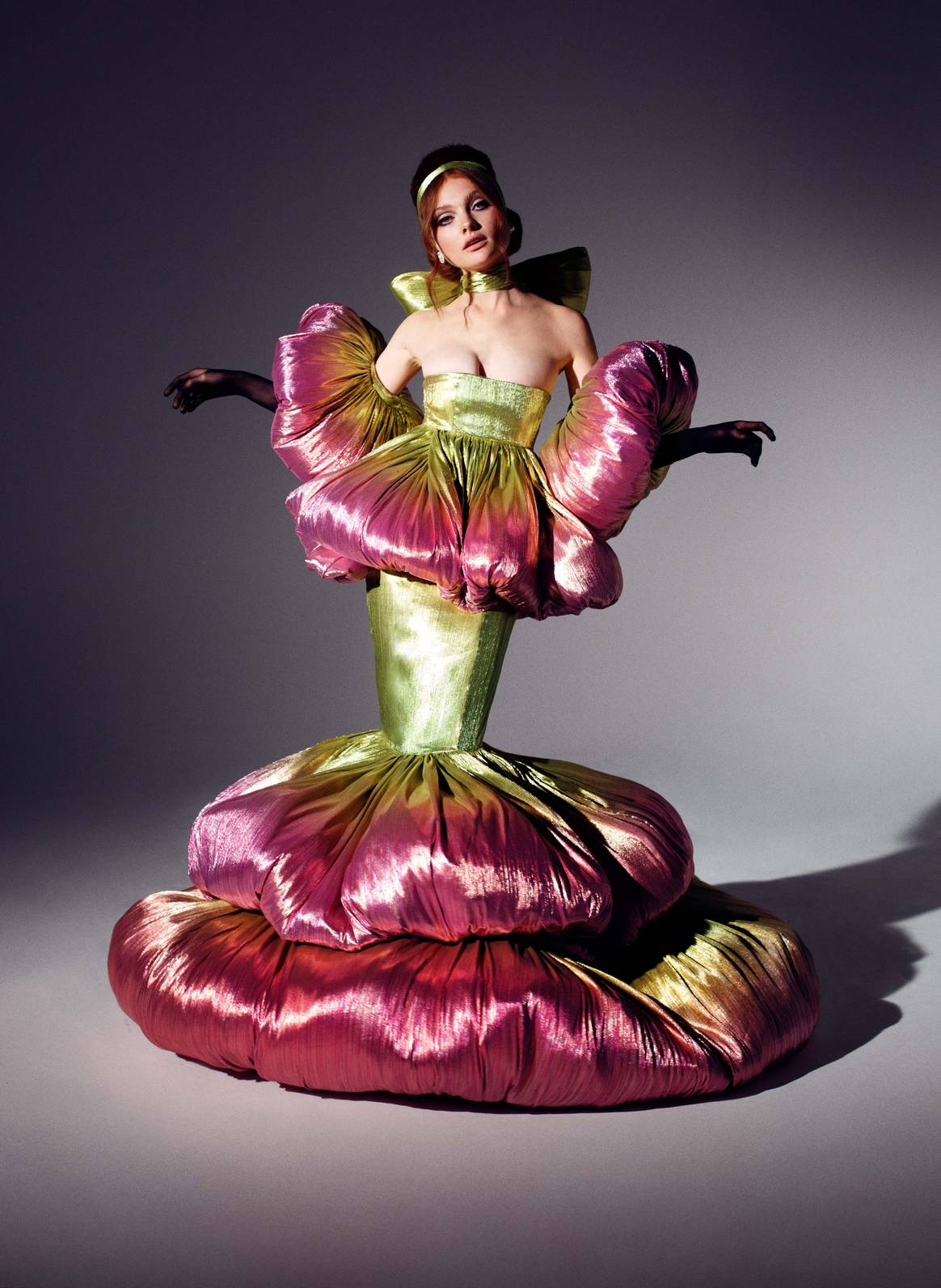 Bild: V&A; Pfingstrosen-Kleid von Miss Sohee, 2020 der Abschlusskollektion ‘The Girl in Full Bloom’. Foto: Daniel Sachon