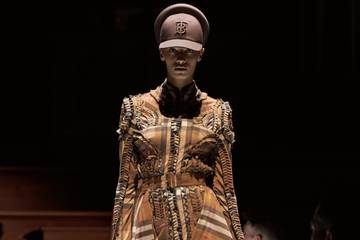 Burberry steigert Umsatz, Unsicherheit in China belastet Prognose