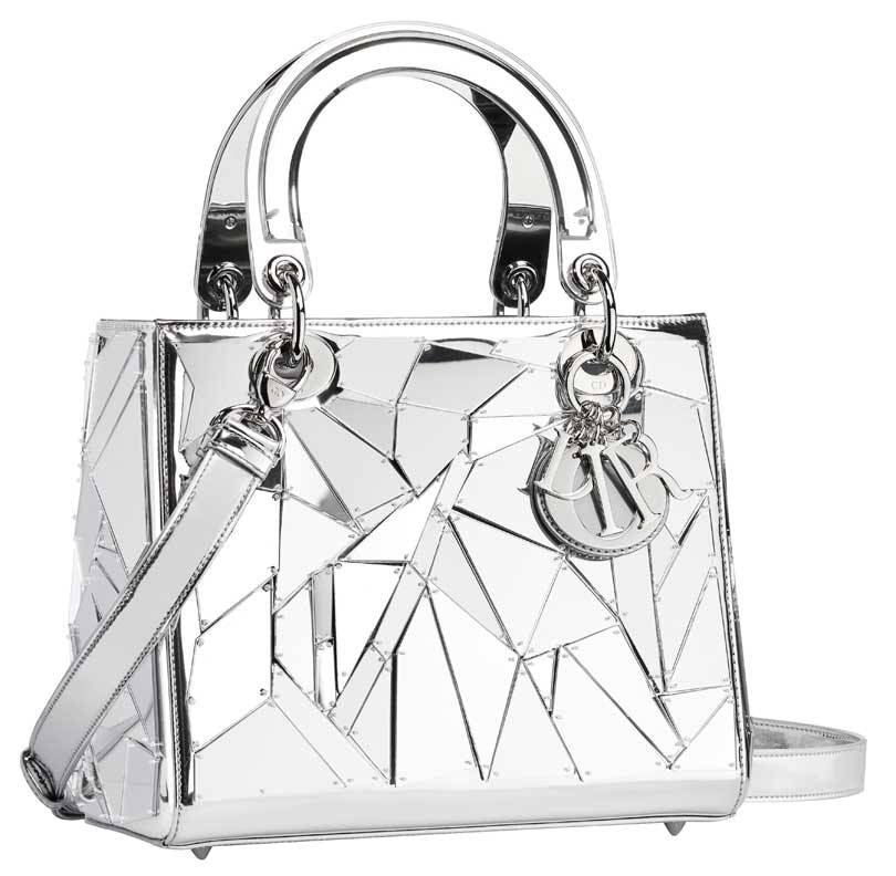 In Beeld: kunstenaars ontwerpen eigen tas voor Dior Lady Art #2