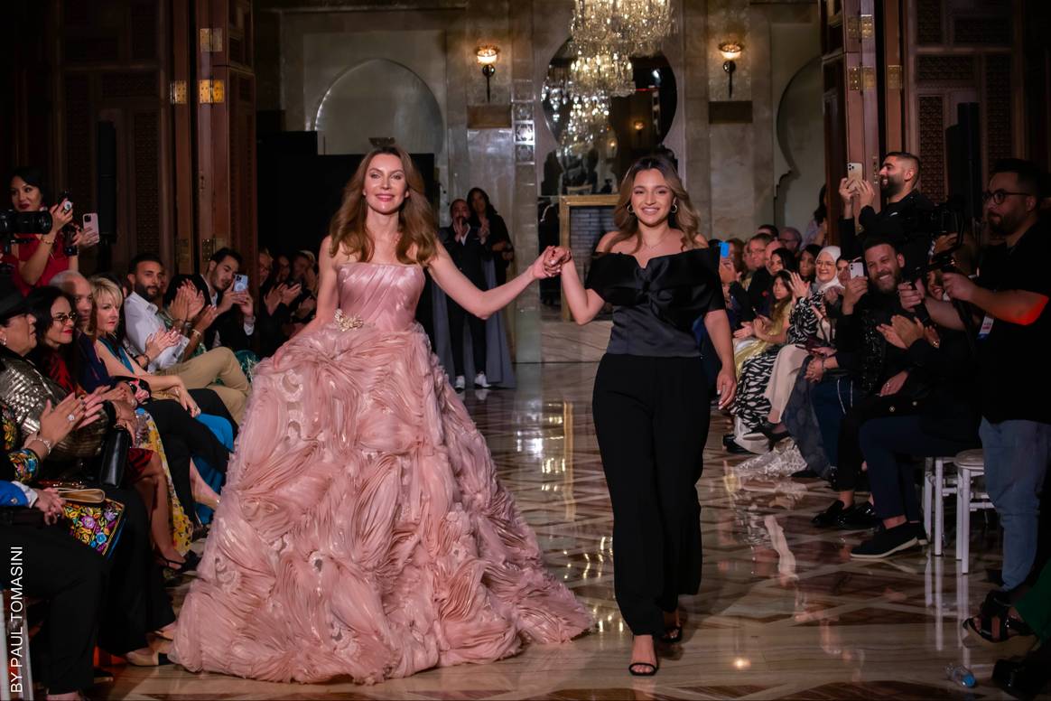 A la derecha, la diseñadora y ganadora del concurso: Donia Shehadeh. Imagen: Paul Tomasini.