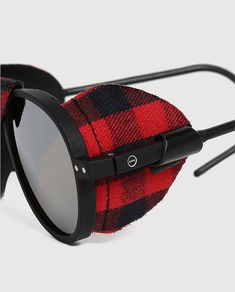 Woolrich и Izipizi создали очки на зиму