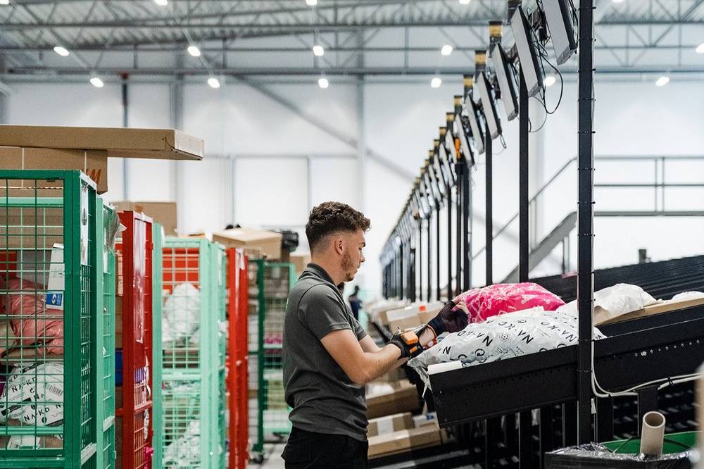 La consegna dei pacchi può essere più efficiente grazie all'intelligenza artificiale.