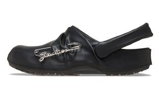 Crocs x Jean Paul Gaultier : une collaboration qui passe par le punk, le corset et la dentelle 
