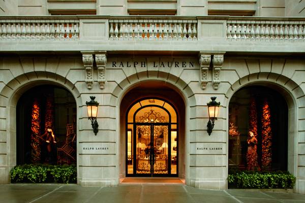 Ralph Lauren alza la guidance per l'anno fiscale: i risultati del terzo trimestre superano le aspettative del mercato