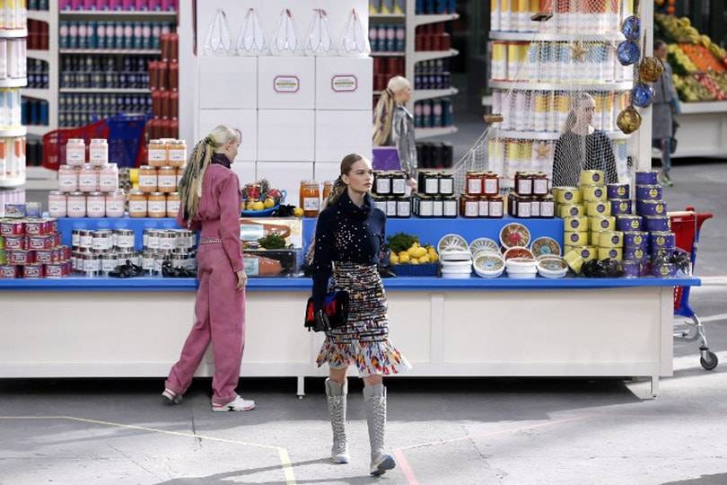 In beeld: Karl Lagerfeld's meest memorabele modeshows
