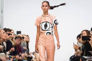 Anderson travels in time at London Fashion Week show