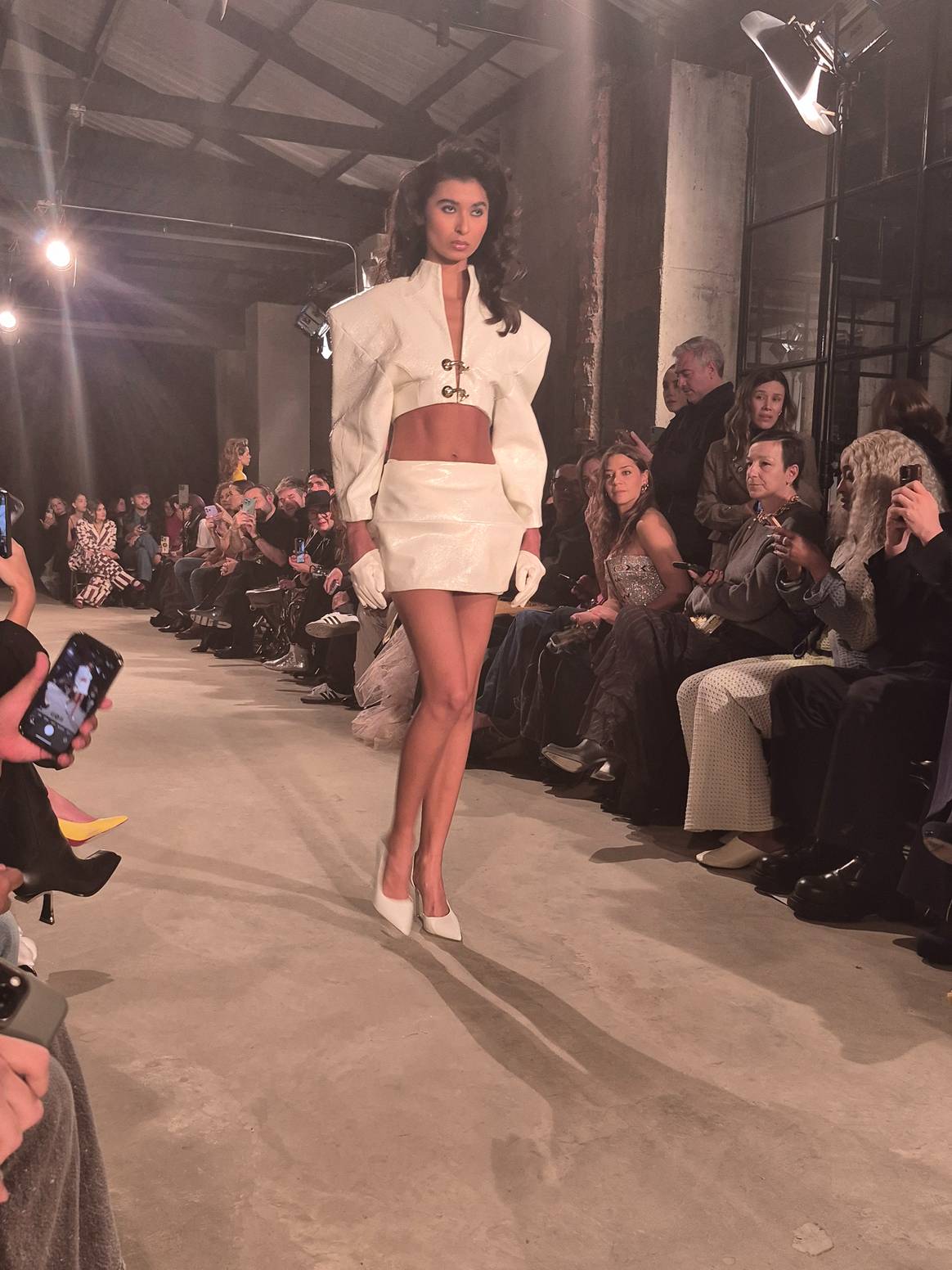 Jorge Duque inauguró la pasarela de la Bogotá Fashion Week 2025.