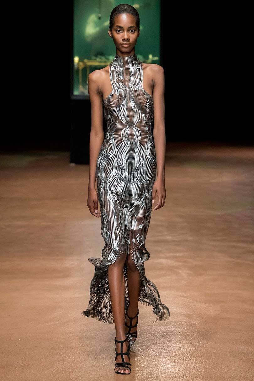 Look: Iris Van Herpen, the profound couturist shows her AW17 couture collection