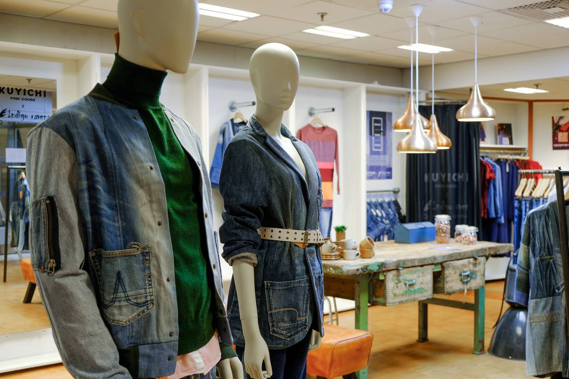 Die überarbeitete Denim-Kollektion von Kuyichi wird in der GreenUp-Fläche in Utrecht weiterverkauft. Foto: Kuyichi