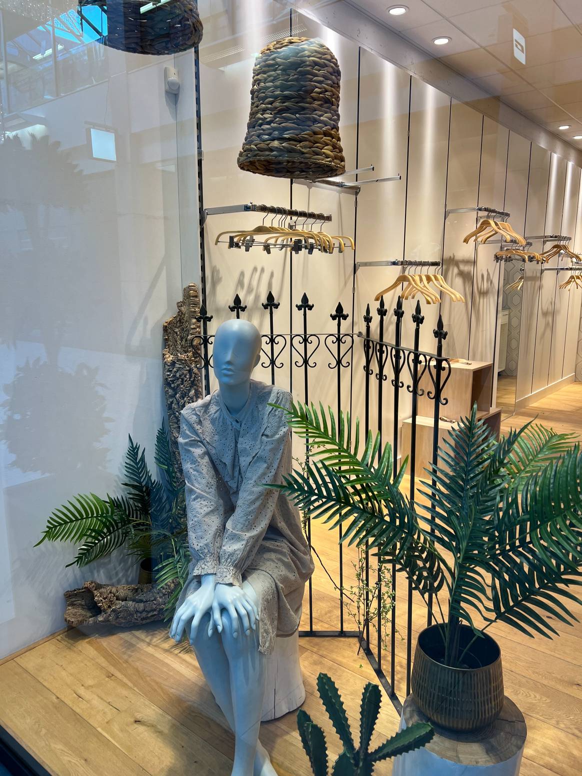 Beeld: The Closet Sale