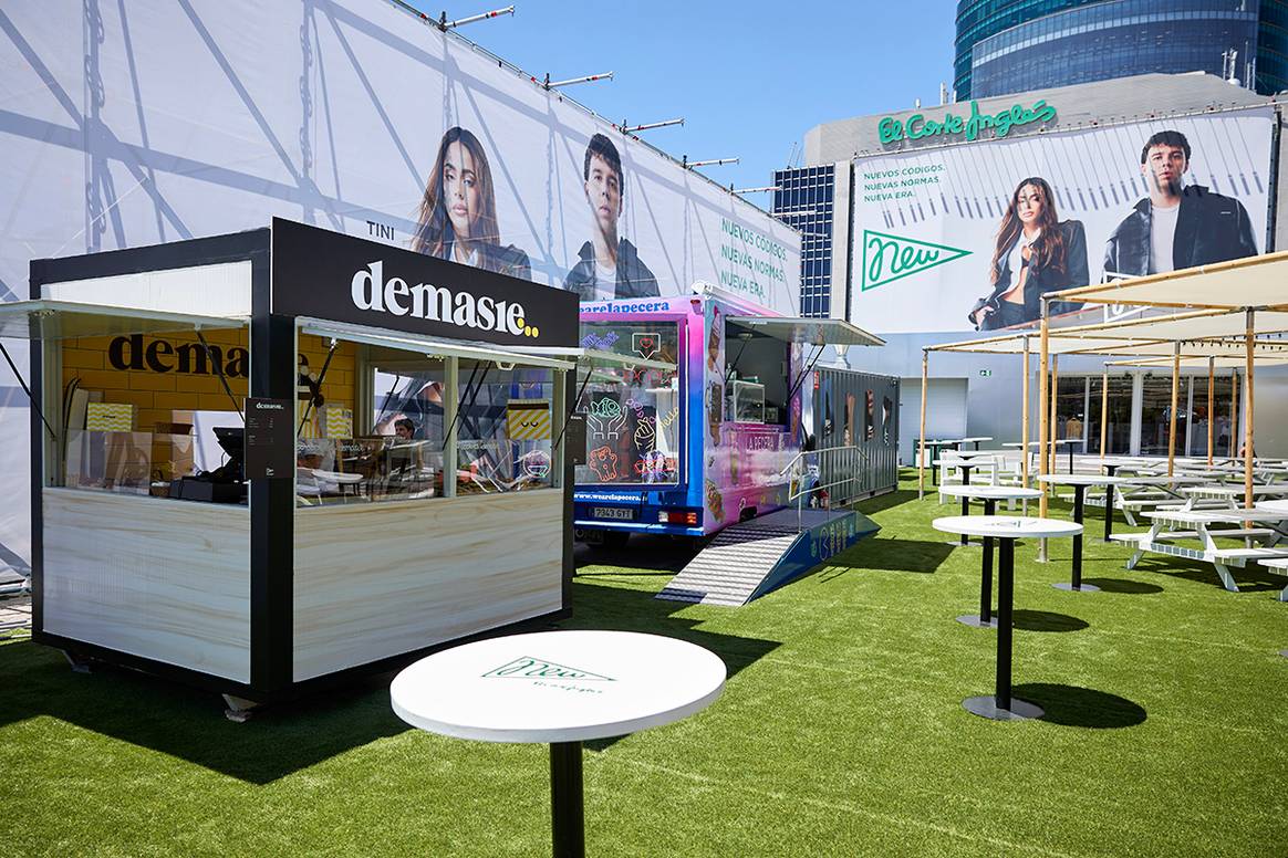 Pop-up “experiencial” de New El Corte Inglés en el exterior del centro comercial de El Corte Inglés de Castellana, Madrid.