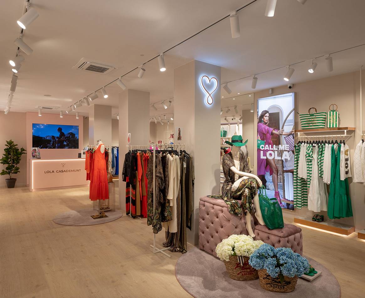 Photo Credits: Nueva flagship store de Lola Casademunt en el número 2 de la calle Rodríguez Arias Kalea de Bilbao, España. Fotografía de archivo.