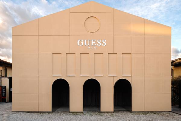 Guess Q3: ricavi in crescita e utili netti positivi in vista del delisting