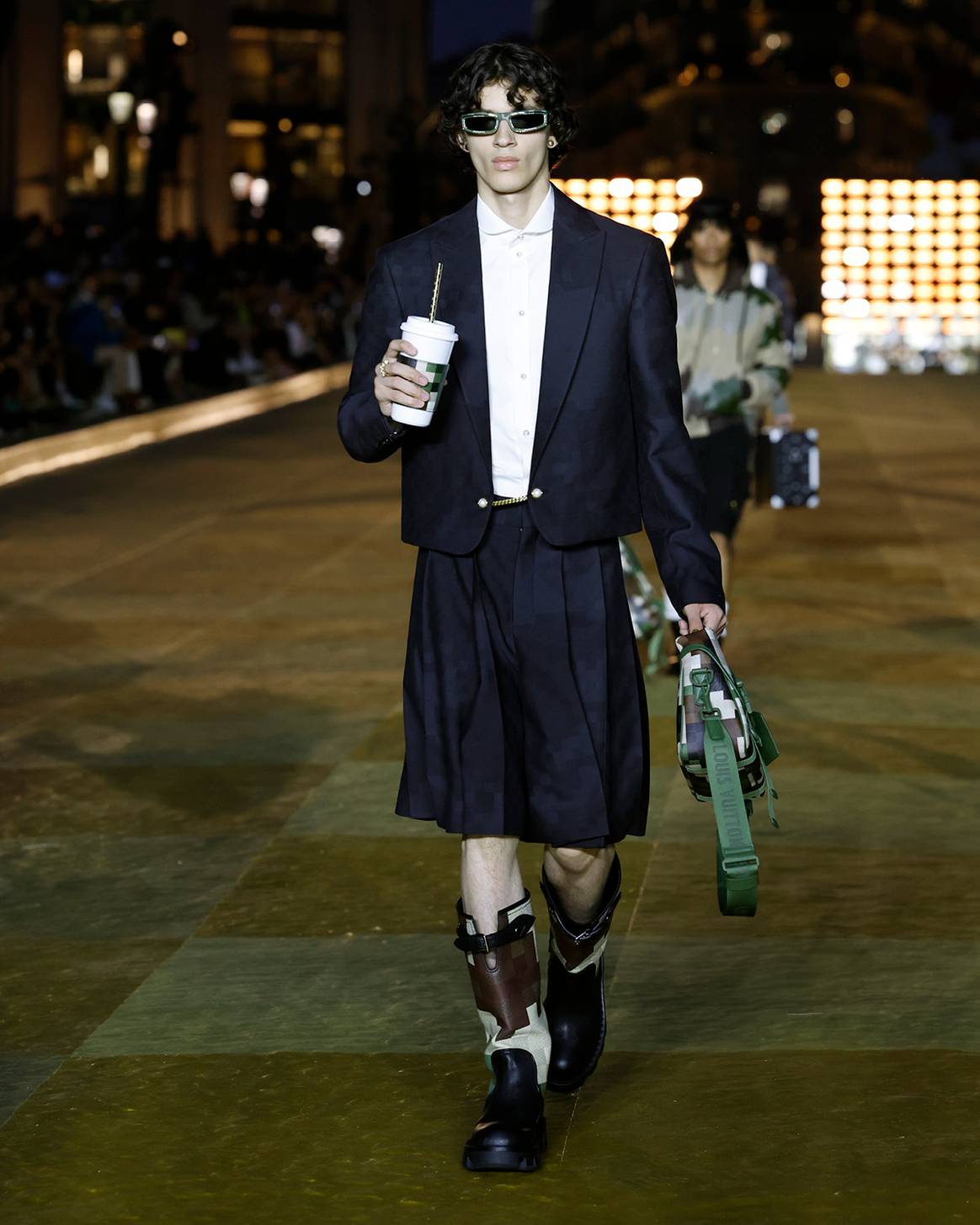 Het debuut van Pharrell Williams voor Louis Vuitton. Beelden via Louis Vuitton