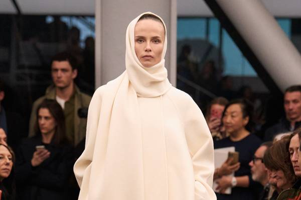 L'ultima collezione di Pieter Mulier: Alaïa perfezionato, non reinventato