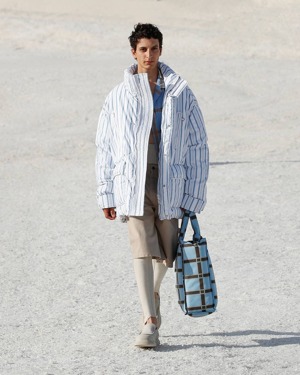 Photo Credits: Por cortesía de Jacquemus, desfile de presentación de la colección “Le Papier” y de la colección cápsula colaborativa junto a Nike.