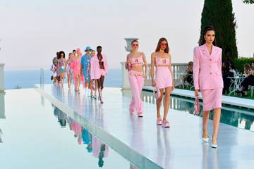 Dua Lipa y la primera colección colaborativa de Versace