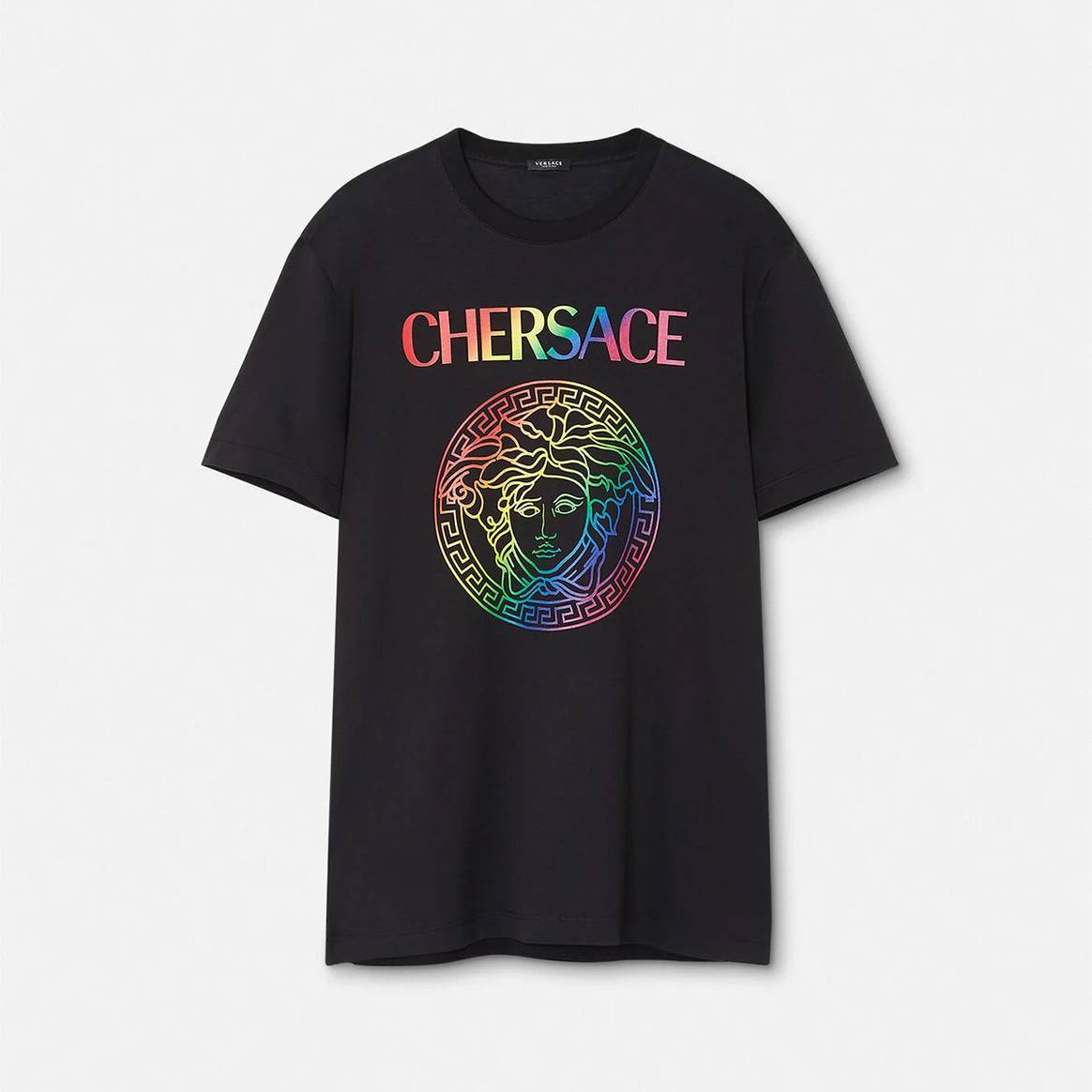 Photo Credits: Cher X Versace, colección Pride 2022.