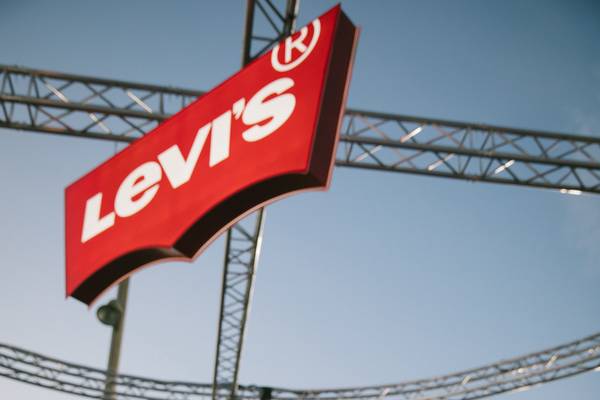 Levi Strauss & Co. alza la guidance per l'intero anno dopo un solido terzo trimestre
