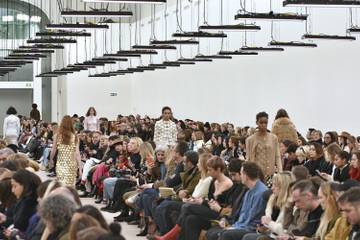 Fashion Week: le folklore moderne de Chloé, le cliquetis de Paco Rabanne